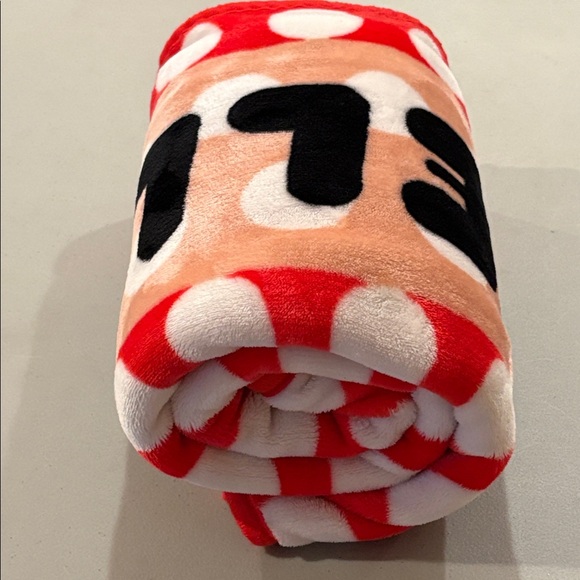 Hello Kitty Plush Blanket - Picture 9 of 9